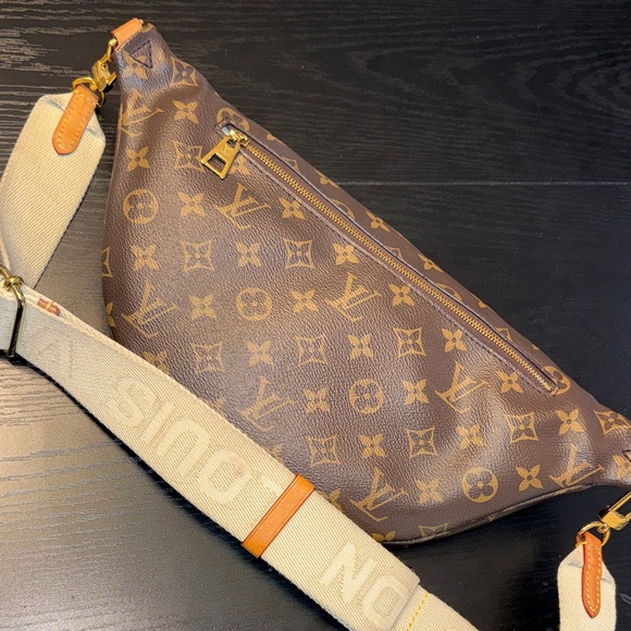 Louis Vuitton Monogram Brown Belt Bag - Picture 4 of 5